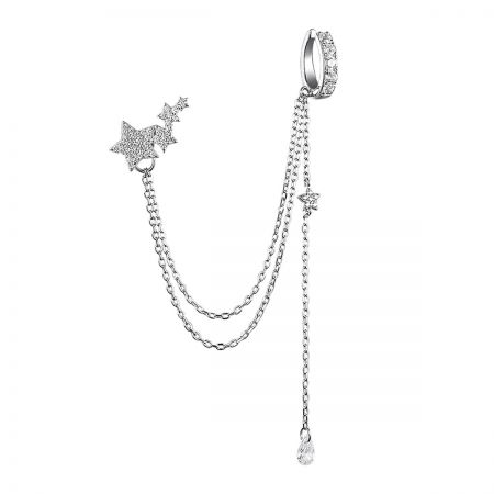 Foto dettagliata del bracciale auricolare a stella in argento sterling con un ciondolo a goccia sulla frangia.