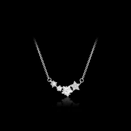 Detailed view of the zircon-embellished star pendant on a 925 sterling silver chain.