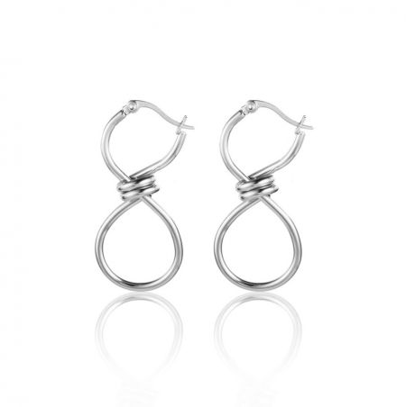 Vue latérale des boucles d'oreilles Infinity en acier inoxydable avec une finition argentée élégante, montrant le fermoir à crochet.