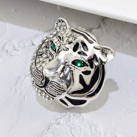 Luxury Crystal Rhinestone Silver Tiger Head Brooch - A detailed close-up of a luxury silver-plated tiger head brooch, intricately decorated with sparkling clear rhinestones and striking green gemstone eyes.