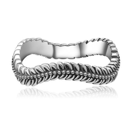 Vista lateral del Anillo de Hoja Ondulada de Plata, mostrando su diseño de banda ondulada único.