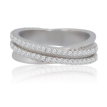 Bague croisée de 4MM - Gros plan de la bague croisée de 4MM en argent sterling 925, montrant le design à trois couches avec deux bandes serties de zircon cubique blanc.