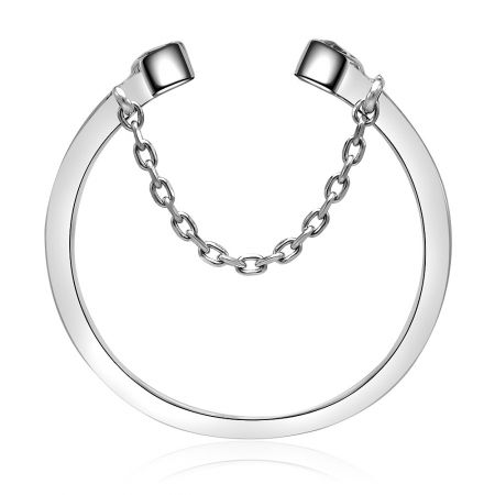Profilo laterale dell'anello a catena pendente in CZ regolabile, che evidenzia il suo design unico a forma di U e il connettore della catena.