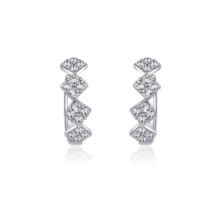 Boucles d'oreilles Huggie de 10 mm Bling - Boucles d'oreilles Huggie de 10 mm Bling avec un design zigzag moderne, plaquées rhodium et ornées de pierres en zircon cubique étincelantes.