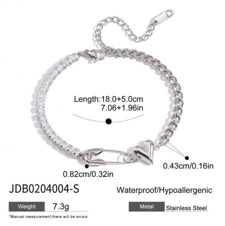 Detaljerade specifikationer och mått för tennisarmbandet i rostfritt stål med hjärtcharm.