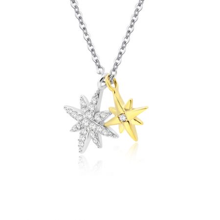 Outro ângulo do Colar Double Dangle Starburst, mostrando o revestimento de ródio e ouro e a delicada corrente.