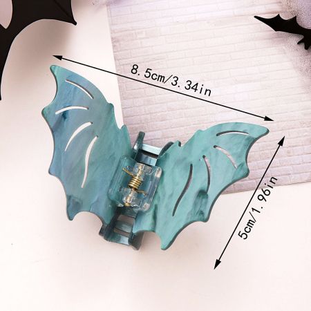 Une pince à cheveux en forme de chauve-souris teal avec ses dimensions clairement indiquées pour référence de taille.