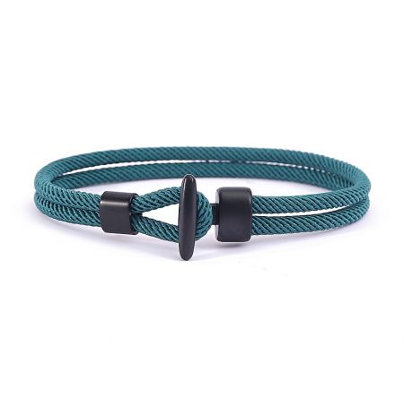 Pulsera de cuerda de nylon con revestimiento negro para hombres. - Una pulsera de cuerda de nylon teal elegante para hombres con un cierre de palanca de acero inoxidable negro duradero, mostrada sobre un fondo blanco.