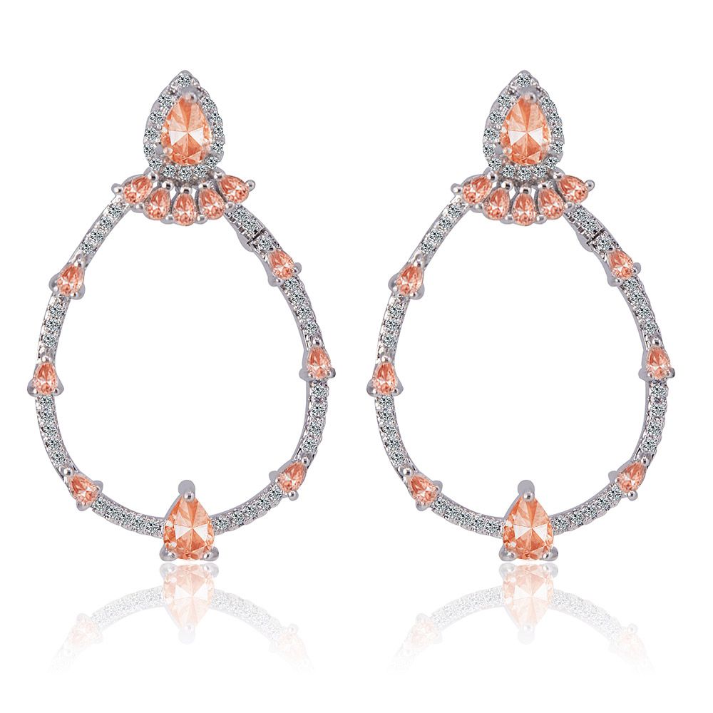 Frontalansicht des Tears O Joy Ohrrings, die das elegante Tropfen-Design mit Pfirsich-Edelsteinen und funkelndem Zirkonia auf einem rhodiumbeschichteten Ring zeigt.