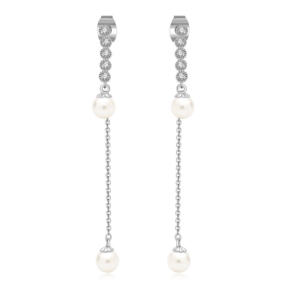 Boucles d'oreilles en perles élégantes avec longues vestes en perles pendantes, dotées d'un plaquage en rhodium argenté, de perles blanches et de pierres en zircon cubique étincelantes.