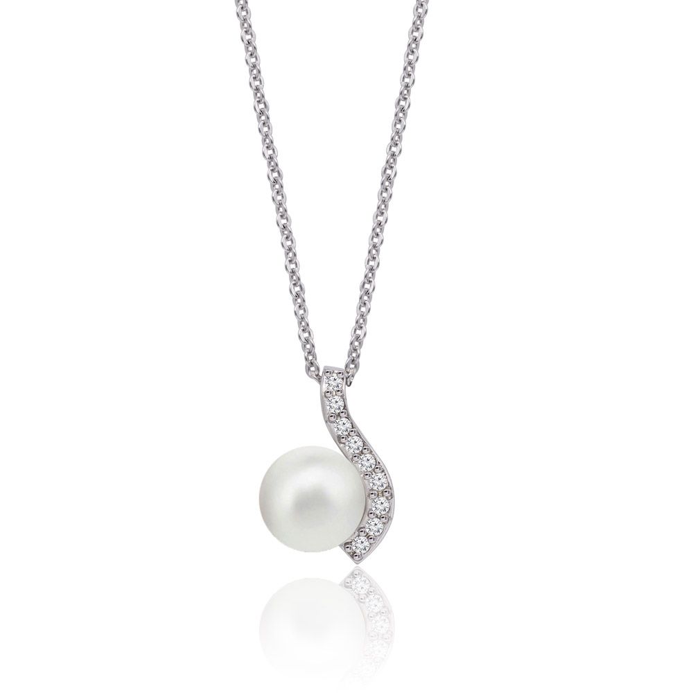 Close-up van de trendy Curved Wave Pearl-halsketting, met de gerhodineerde hanger met een witte parel en sprankelend zirkonia-accent.