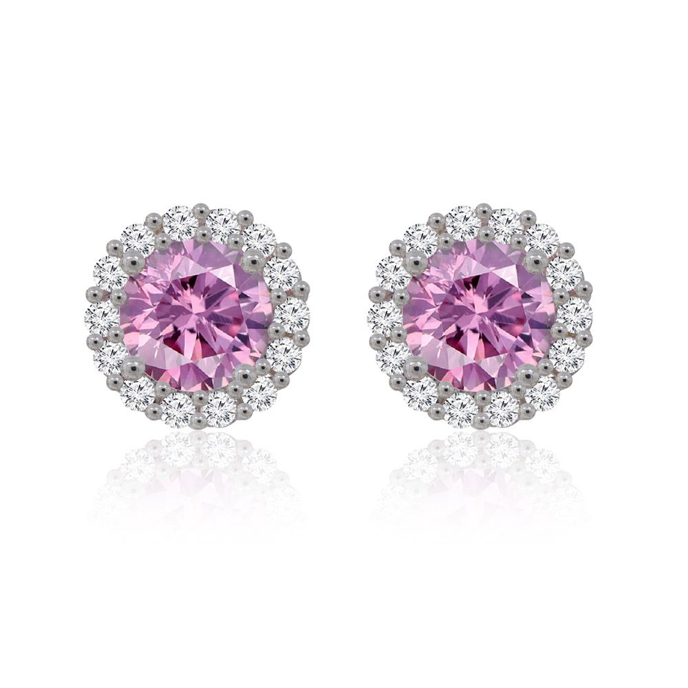 Une paire de boucles d'oreilles rondes en argent plaqué rose avec un zircon cubique rose central entouré d'un halo de cristaux transparents.