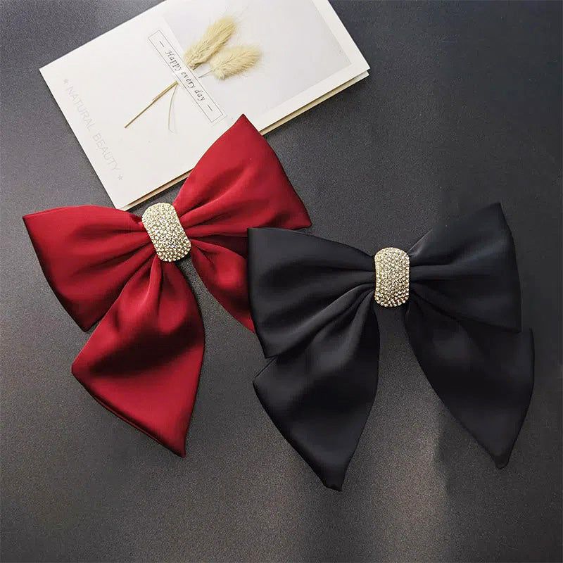 Conjunto al por mayor de clips para el cabello con lazo de tela roja y negra, cada uno adornado con una hermosa embellishment de piedras de strass doradas. Un accesorio de moda perfecto para cualquier ocasión.