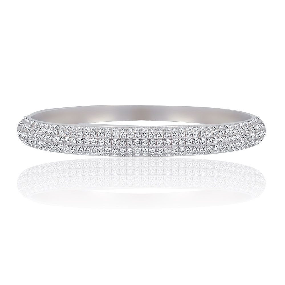Brilliant Shine-armbandet, ett rhodiumbelagt mässingsarmband prytt med många pave-set kubiska zirkonia-stenar, visat mot en vit bakgrund.