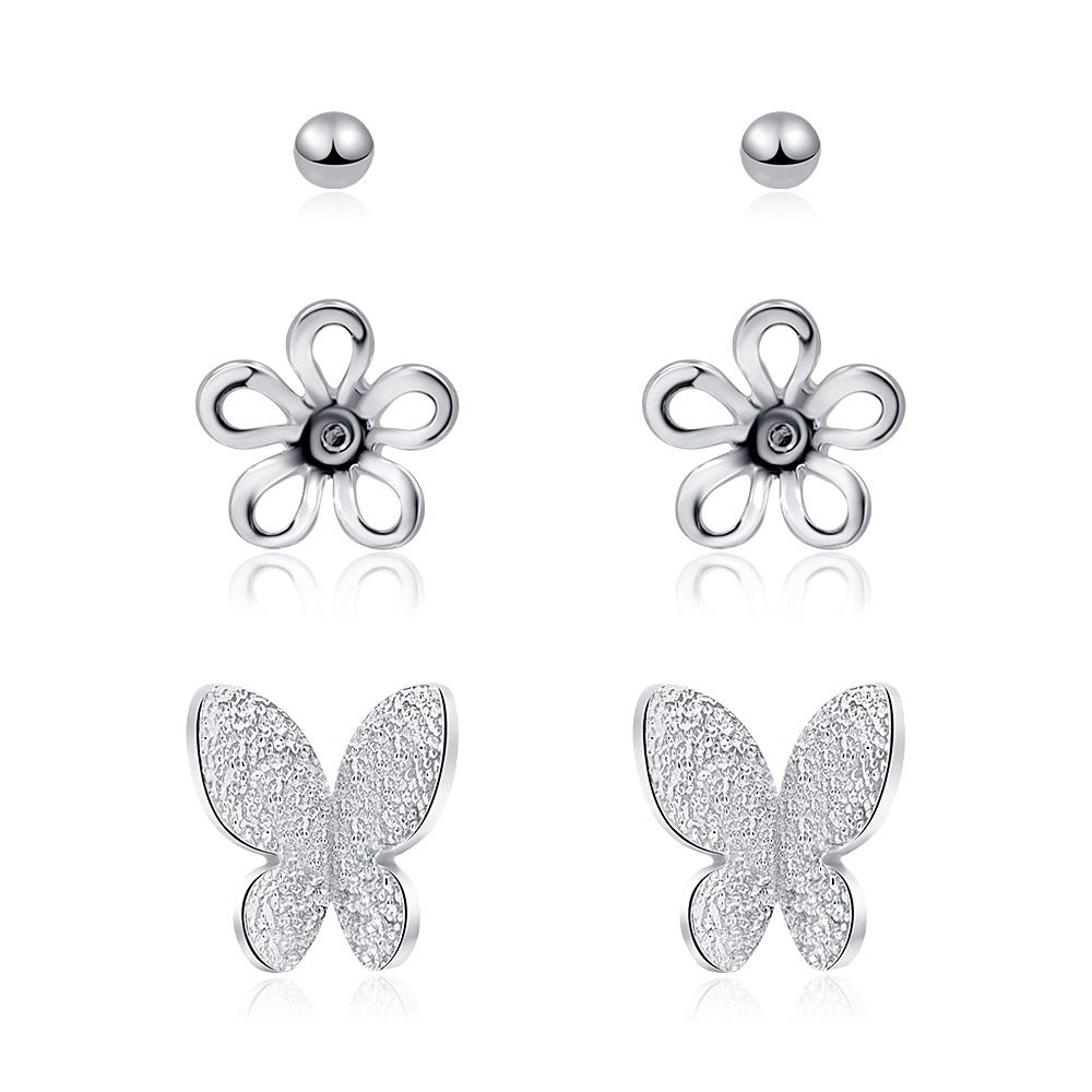 Un ensemble de trois boucles d'oreilles puces Papillon Fleur, comprenant des designs en argent boule, fleur et papillon, présentés sur un fond blanc propre.