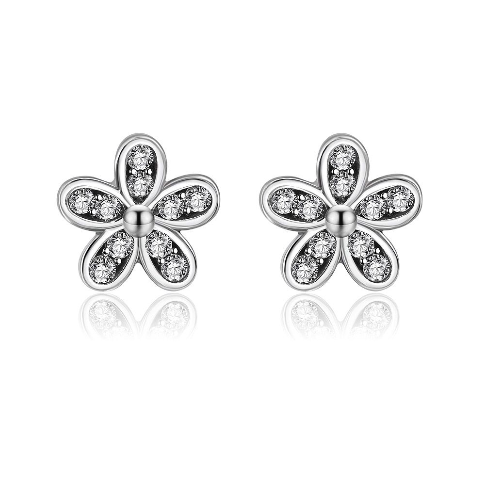 Een paar zilveren Morning Dew bloemenoorbellen gemaakt van 925 sterling zilver, met een gedetailleerd bloemontwerp en sprankelende heldere cubic zirconia edelstenen.