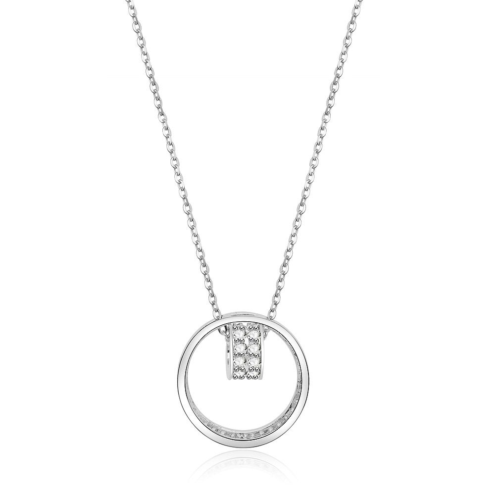 Vista frontal del colgante Halo Circle Elegance CZ, un collar de plata con un colgante circular de halo de circonio cúbico.
