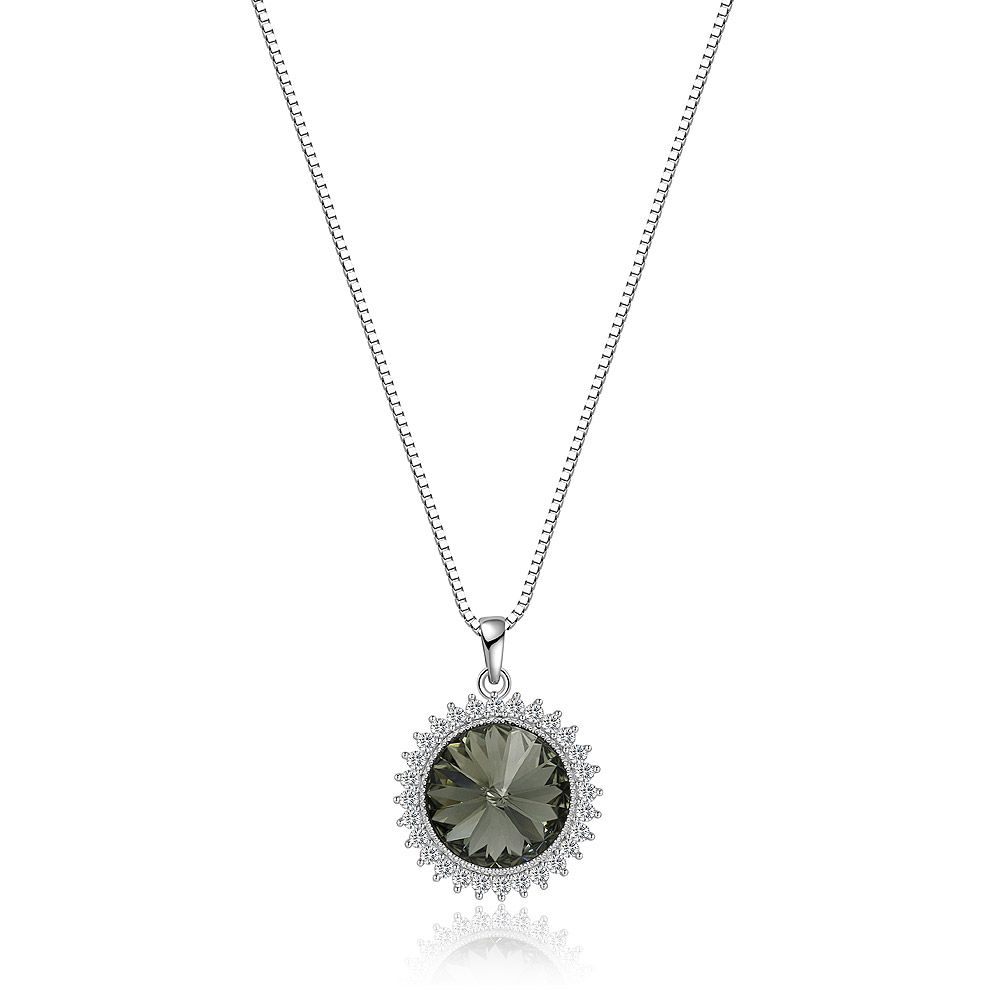 Una collana d'argento con un pendente che presenta una grande pietra scura circondata da pietre chiare più piccole, la collana con pendente a grappolo di pietre Swarovski Only Sunshine.