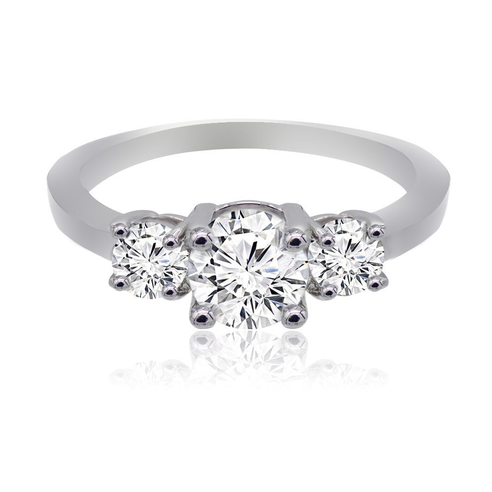 Vorderansicht des Simply Three Stone Verlobungsrings, der drei brillante Zirkonia-Steine auf einem hochglanzpolierten, rhodiumbeschichteten Ring zeigt.