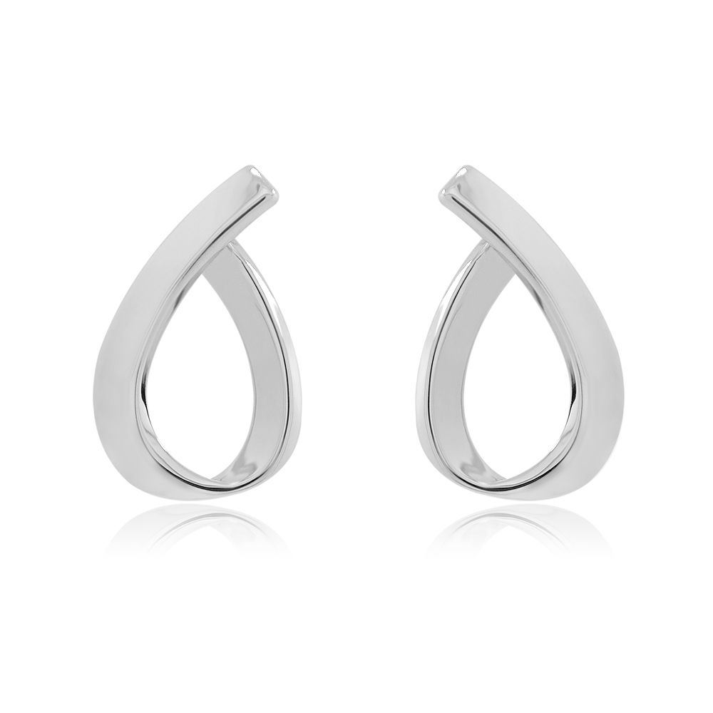 Un par de aretes de aro ovalados pulidos en forma de lágrima con un acabado plateado brillante, exhibidos sobre un fondo blanco.