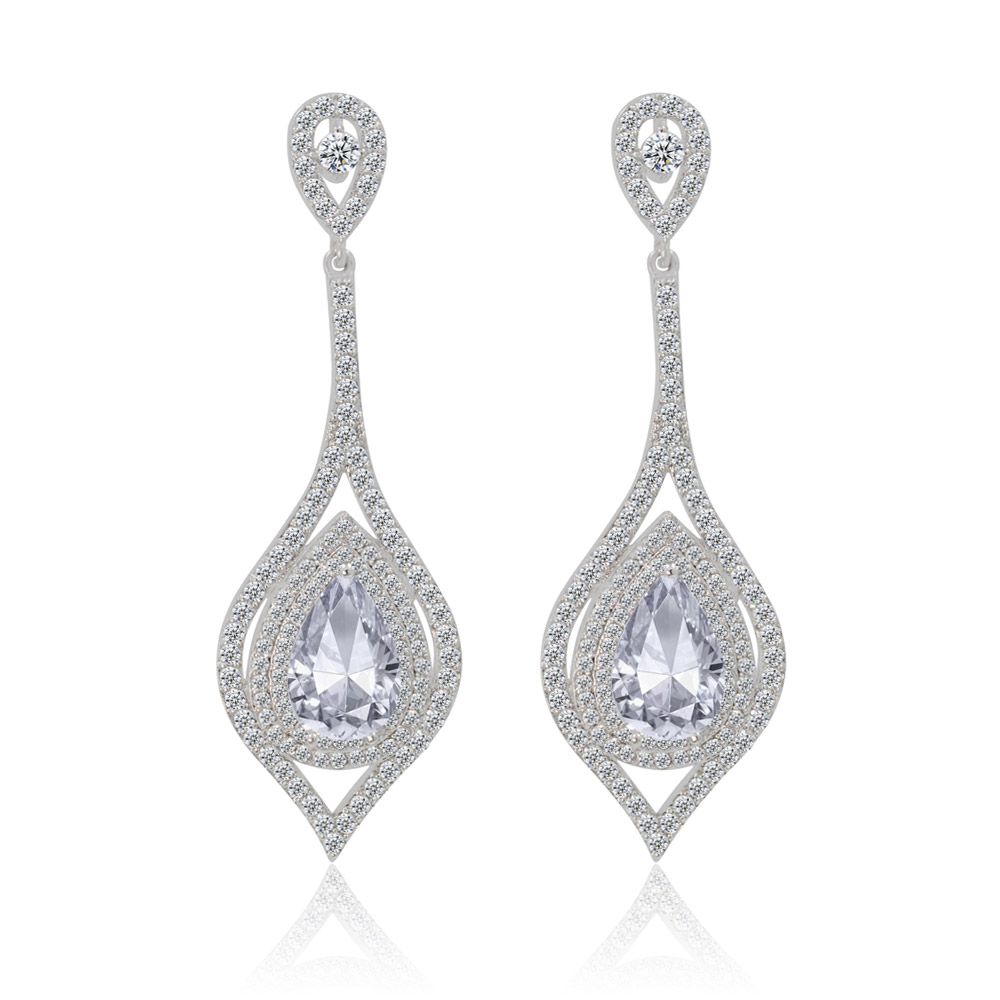 Pendientes Glamour Drop hechos de latón chapado en rodio con un diseño de lágrima, que presentan brillantes piedras preciosas de circonita cúbica clara.