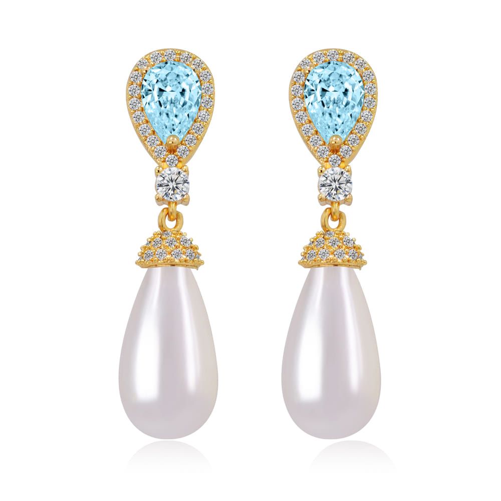 Un par de pendientes Dangle With Delight In Blue, que presentan piedras preciosas en forma de lágrima de color azul claro y perlas blancas, con un elegante chapado en oro y acentos de circonita cúbica brillante.