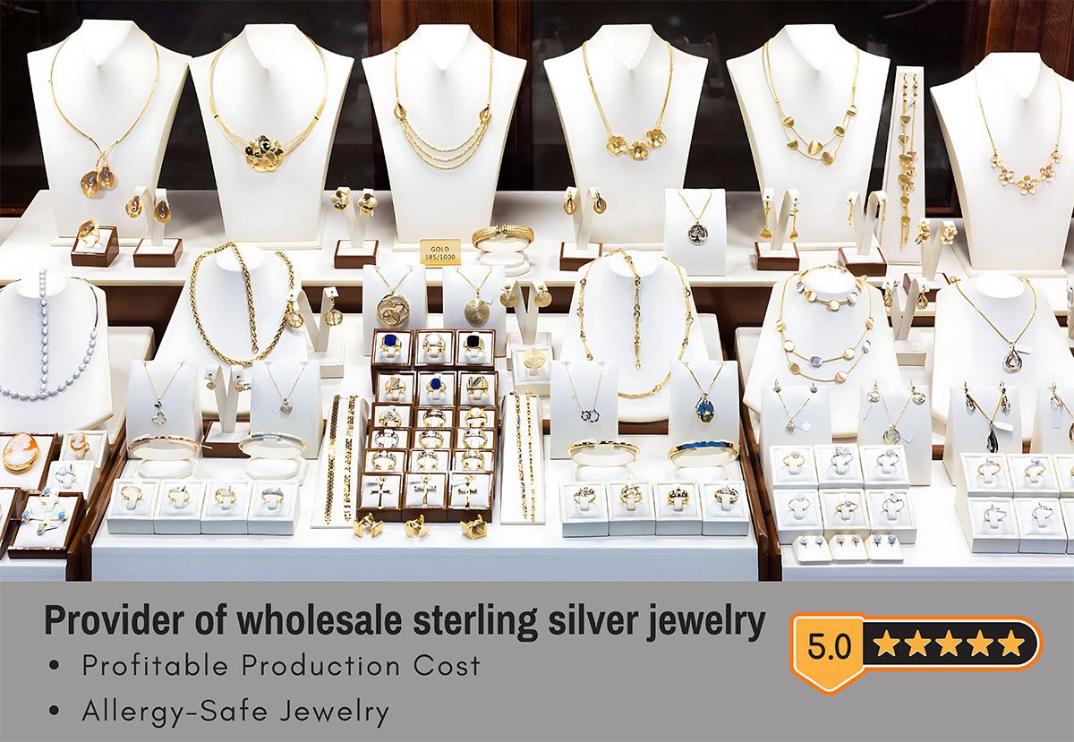 Una collezione diversificata di gioielli all'ingrosso in argento sterling 925 da JR Fashion Accessories, inclusi anelli e orecchini.