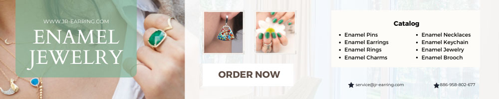 Un banner promozionale che mostra una vasta gamma di gioielli in smalto personalizzati di JR Fashion Accessories, comprese spille colorate, charm, anelli e portachiavi.