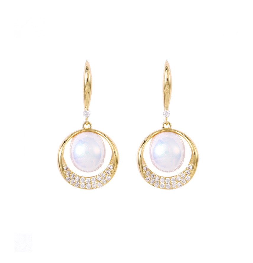 Wholesale Pearl Drop Earrings (JRE-101) featuring a classic gold-plated design with a central white pearl surrounded by shimmering crystals.