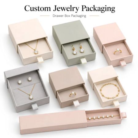 Gepersonaliseerde sieraden dooscollectie met elegante uitklappapier lade-dozen voor luxe detailhandel branding.