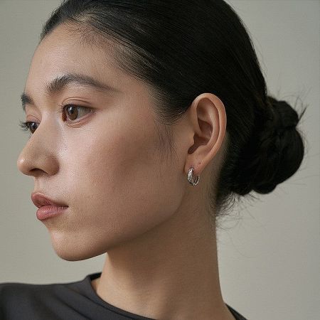 A stylish look featuring the platinum plated sterling silver hoop earrings.