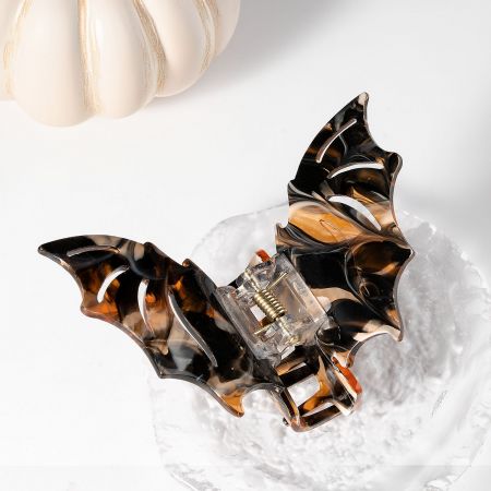 Close-up of the tortoise shell bat claw hair clip.
