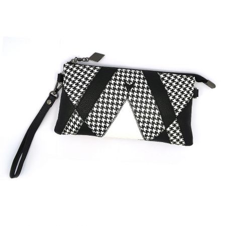 Side profile of the PU leather clutch.