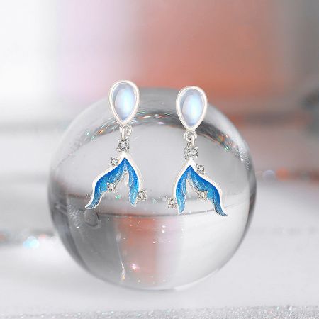 925 Sterling Silver Moonstone Mermaid Tail Drop Earrings - A pair of elegant 925 sterling silver drop earrings featuring a blue mermaid tail design with shimmering moonstone accents.