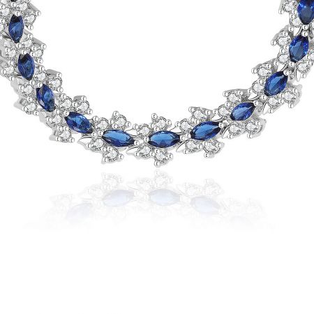 Detailed view of the Tennis Montana Tear Bracelet's gemstone pattern