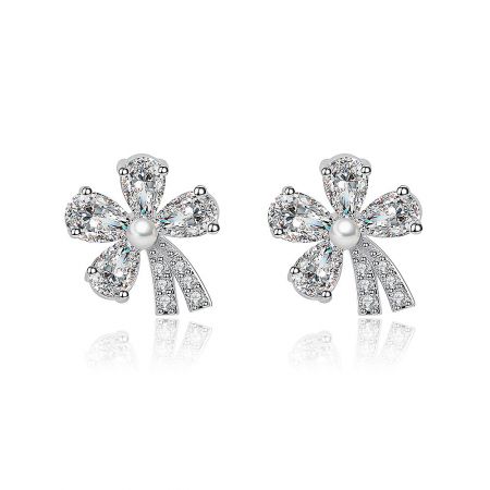 CZ Flower Studs Earrings - A pair of elegant CZ flower stud earrings with a central pearl, crafted from rhodium-plated brass. Model BEQ02-R-ZP-00110.