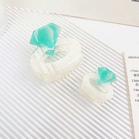 Fashion Hairpin Two-Size Acrylic Diamond Ring Shape Hair Clips (5 pcs) - A close-up of two acrylic diamond ring-shaped hair clips, one large (5.5cm) and one small (3.5cm), featuring a central turquoise gemstone.