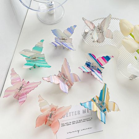Women Strip Pattern Acetic Acid Acetate Butterfly Hair Claw Clips (5 pcs) - A vibrant set of women's butterfly hair claw clips made from colorful strip-patterned acetate.