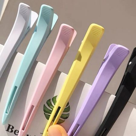 Multiple colorful traceless hair clips displayed in a row.