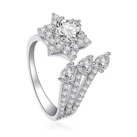 Detailed view of the spinning shooting star mechanism on the cubic zirconia ring.