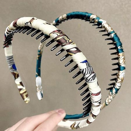 Close-up view of a fabric headband showing the inner plastic teeth for a non-slip grip.