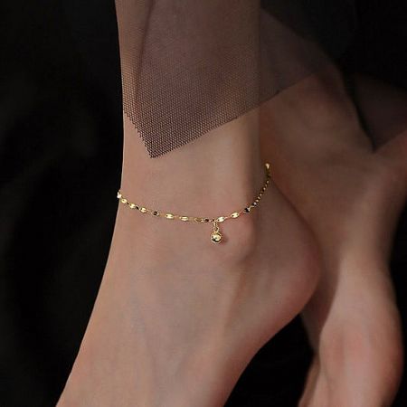 A delicate gold-plated anklet with a single charm, ideal for summer styles.