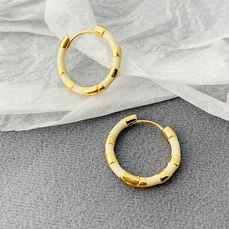 Unique gold and white bamboo-style hoop earrings, offering a chic and contemporary look.