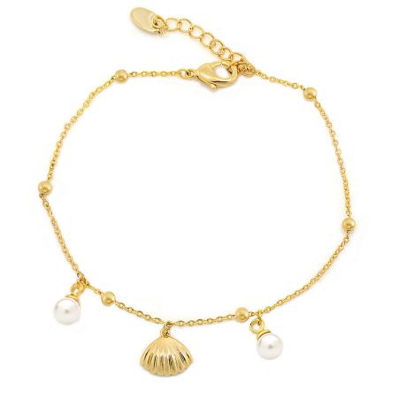 Beach Scallop Shell White Pearl Bracelet - A close-up of the gold-plated beach scallop shell bracelet, showcasing the detailed shell charm and elegant white faux pearls on a white background.