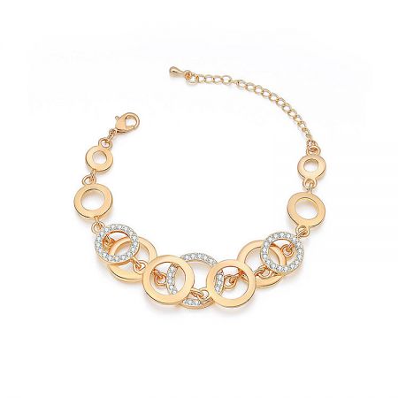 Endless Link Bracelet - Close-up of the Endless Link Bracelet (JRH-008) showcasing its gold-plated finish and interlocking circular links adorned with sparkling white crystals.