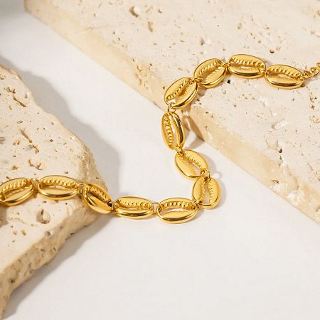 Gold chain bracelet product shot.