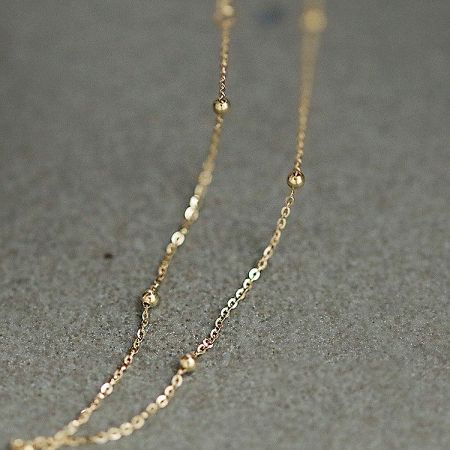 Detailed view of the 2.5mm spherical beads on the 925 sterling silver charm bracelet.