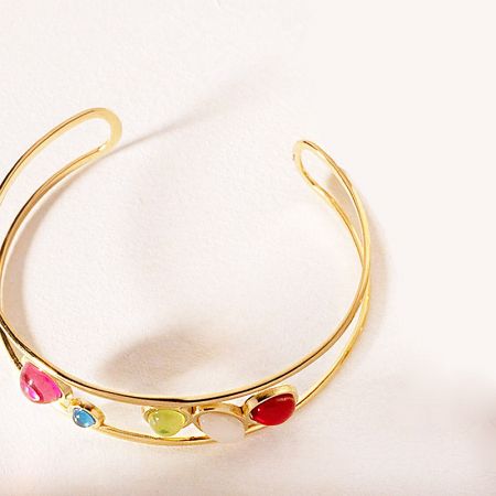 Another perspective of the elegant opal stone cuff bracelet set.