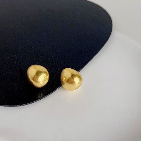 Detailed close-up of the gold-plated small pea button stud earring.