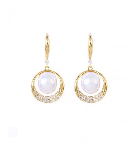 Wholesale Pearl Drop Earrings - Wholesale Pearl Drop Earrings (JRE-101) featuring a classic gold-plated design with a central white pearl surrounded by shimmering crystals.
